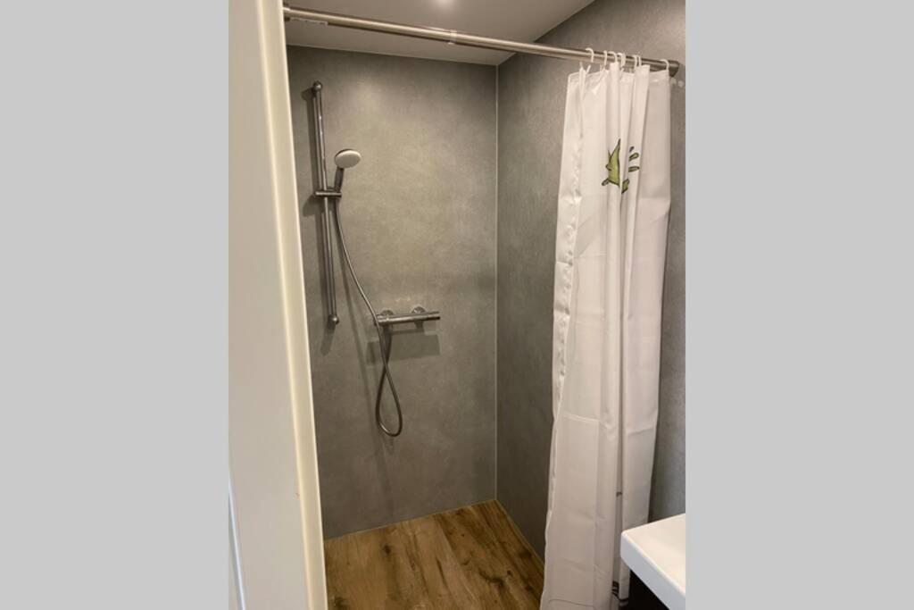 Smart Home - Die Etwas Andere Ferienwohnung! Brandenburg  Bagian luar foto